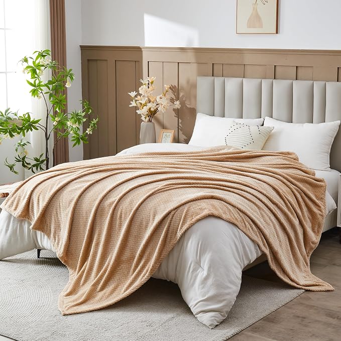 NEWCOSPLAY Fleece Leaves Pattern Queen Blanket, Brown, 90"x90" | Super Soft Throw Blanket, Lightweight Cozy Bed Sofa Blanket, Premium Silky Flannel Fleece, Travel Blanket for All Season Use