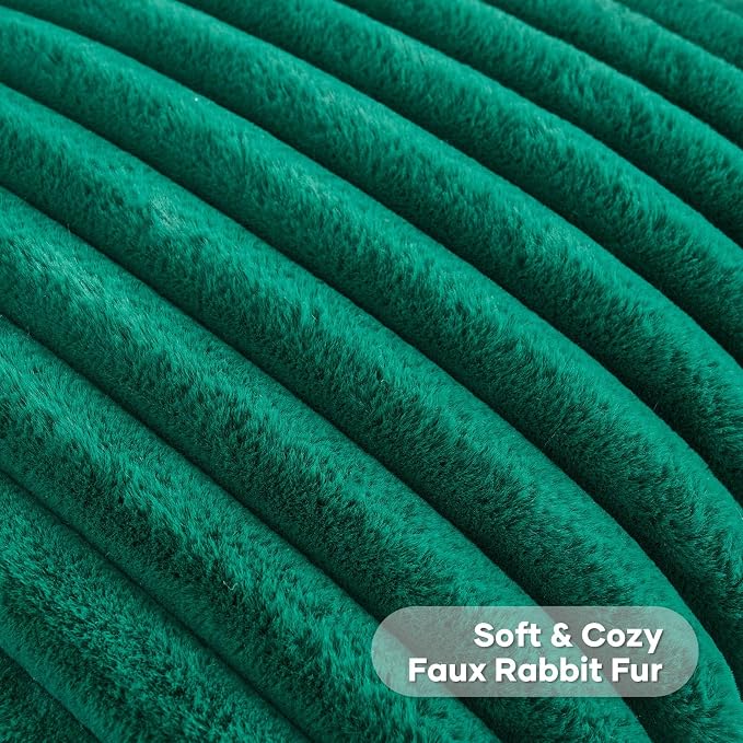 FUTEI Pack of 2 Faux Fur Throw Pillow Covers 22x22 Inch, Emerald Green | Fluffy Faux Rabbit Fur Front/Premium Velvet Back,Hidden Zipper,Machine Washable,Non-Shedding,Colorfast,Insert Not Included.