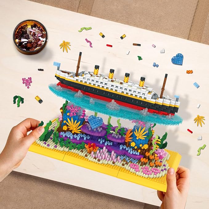 Titanic Ship Micro Mini Building Blocks Set，3892PCS+ Classic Collectible Display Model Set,MOC Boat Bricks Kit Bricks Model，Great Gift for Adults/Teens
