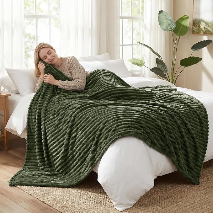 HIMEET Olive Green Throw XL Blanket, 300GSM Ribbed Fleece, 50 x 70 Inches | Ultra Soft Flannel, All-Season Lightweight Warmth, Extra Coverage for Couch Lounging, Home Room Decor, Machine Washable