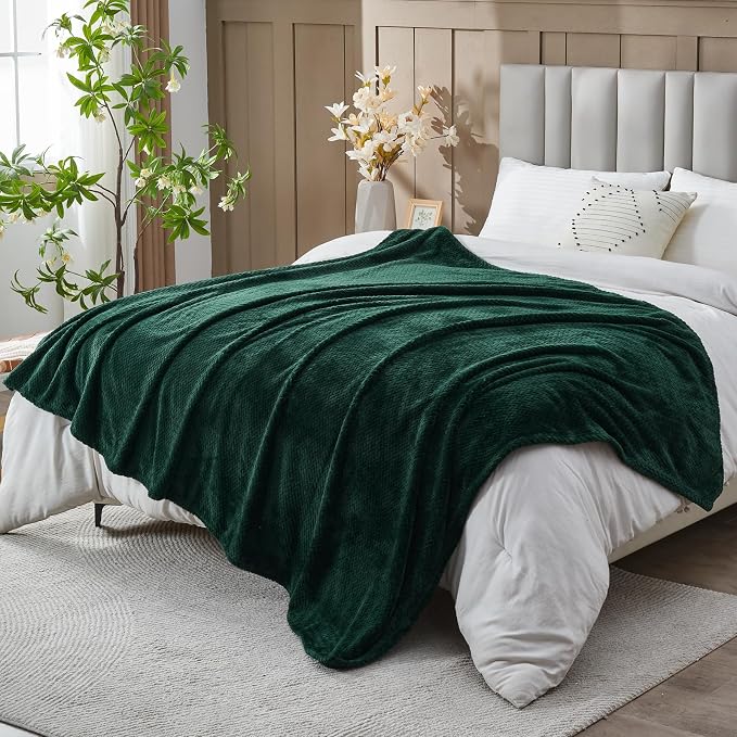 NEWCOSPLAY Fleece Leaves Pattern King Blanket, Forest Green, 90"x110" | Super Soft Throw Blanket, Lightweight Cozy Bed Sofa Blanket, Premium Silky Flannel Fleece, Travel Blanket for All Season Use