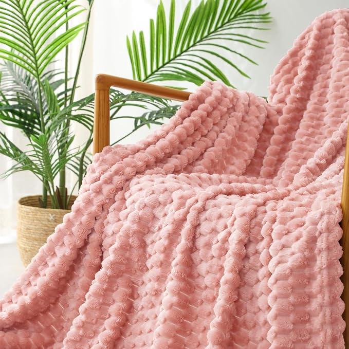 Exclusivo Mezcla 3D Fleece Queen Size Blanket for Bed, Dusty Pink | Extra Soft Fuzzy Plush Lightweight Bed Blankets, Cozy Fluffy Decorative Blankets for All Seasons, 90x90 Inches