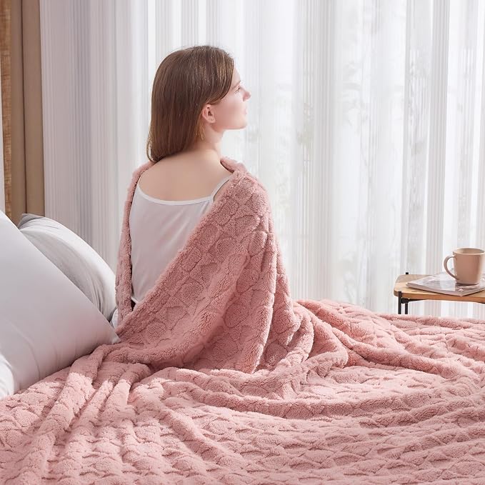 NEWCOSPLAY 3D Heart Checkered Flannel Queen Blanket, Dusty Pink, 90"x90" | Super Soft Cute Lightweight Decorative Premium Silky Fleece Blanket for Couch Sofa Bed, Gift for Women Men, All Season Use