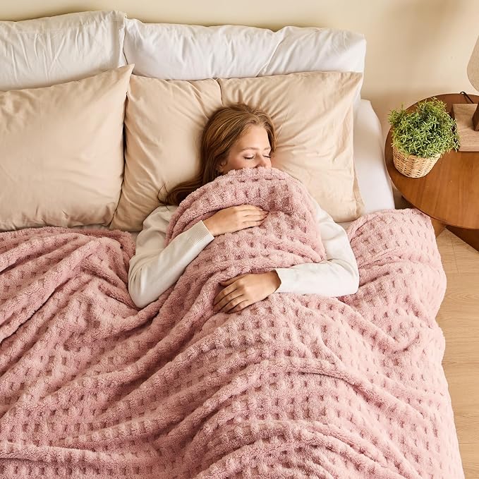 NEWCOSPLAY 3D Waffle Checkered Flannel King Blanket, Pink, 90"x110" | Super Soft Cute Lightweight Decorative Premium Silky Fleece Blanket for Couch Sofa Bed, Gift for Women Men, All Season Use