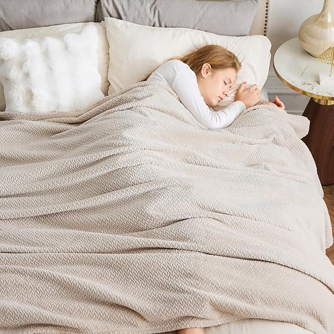 NEWCOSPLAY Fleece Leaves Pattern King Blanket, Linen, 90"x110" | Super Soft Throw Blanket, Lightweight Cozy Bed Sofa Blanket, Premium Silky Flannel Fleece, Travel Blanket for All Season Use