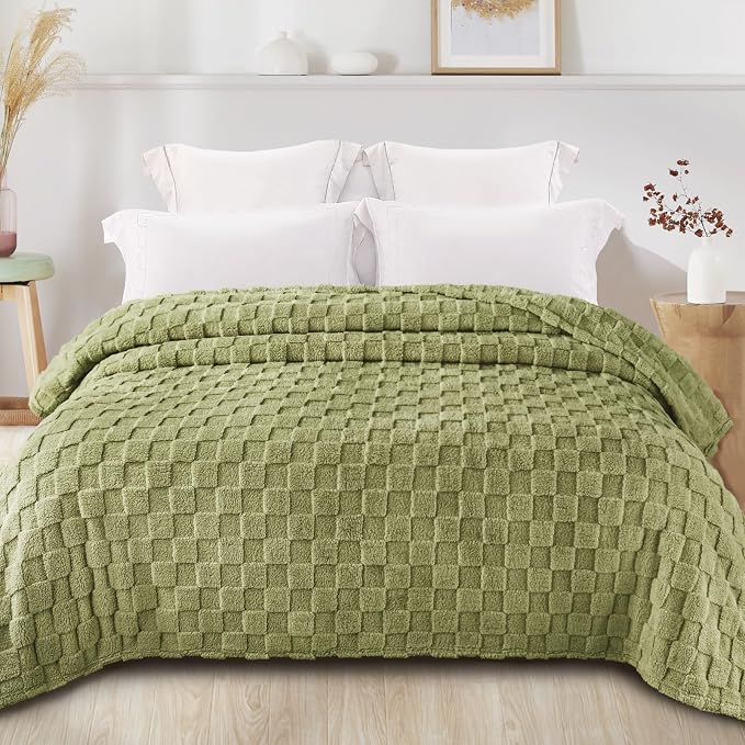 Exclusivo Mezcla 3D Checkered Fleece King Blanket for Bed, Olive Green | Super Soft and Cozy Fluffy Blanket, Lightweigh and Breathable Blanket for Living Room, Bedroom, Decor, All Season, 104"x90"