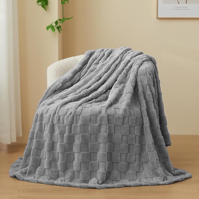 NEWCOSPLAY 3D Checkered Flannel Twin Blanket, Grey Checkered, 60"x80" | Super Soft Cute Lightweight Decorative Premium Silky Fleece Blanket for Couch Sofa Bed, Gift for Women Men, All Season Use