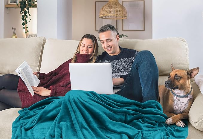 Utopia Bedding Soft Fleece Bed Blanket Twin Size Turquoise (90x66 Inch) | Microfiber Plush Warm Lightweight Breathable Cozy Blanket Anti-Static, All Season Use, Gift for Women and Men