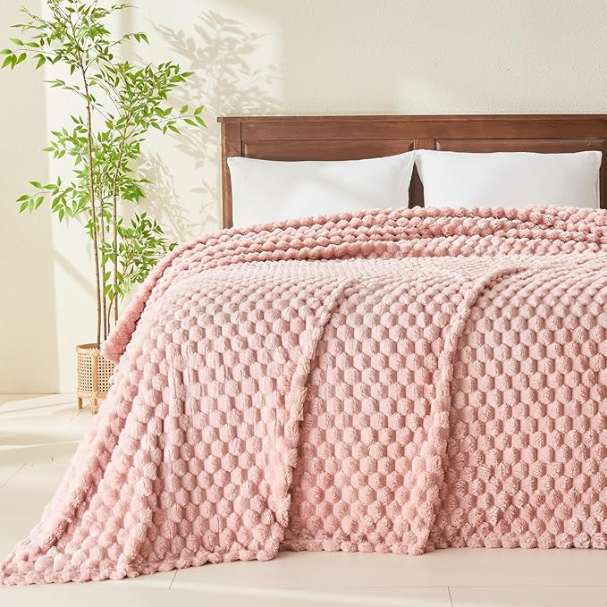 NEWCOSPLAY Super Soft King Blanket Pink Premium Silky Flannel Fleece 3D Clouds Stylish Jacquard Lightweight Bed Blanket All Season Use 350GSM (Pink, King(90"x110"))