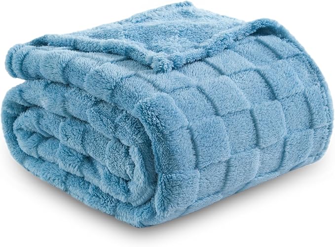 NEWCOSPLAY 3D Checkered Flannel King Blanket, Blue Checkered, 90"x110" | Super Soft Cute Lightweight Decorative Premium Silky Fleece Blanket for Couch Sofa Bed, Gift for Women Men, All Season Use