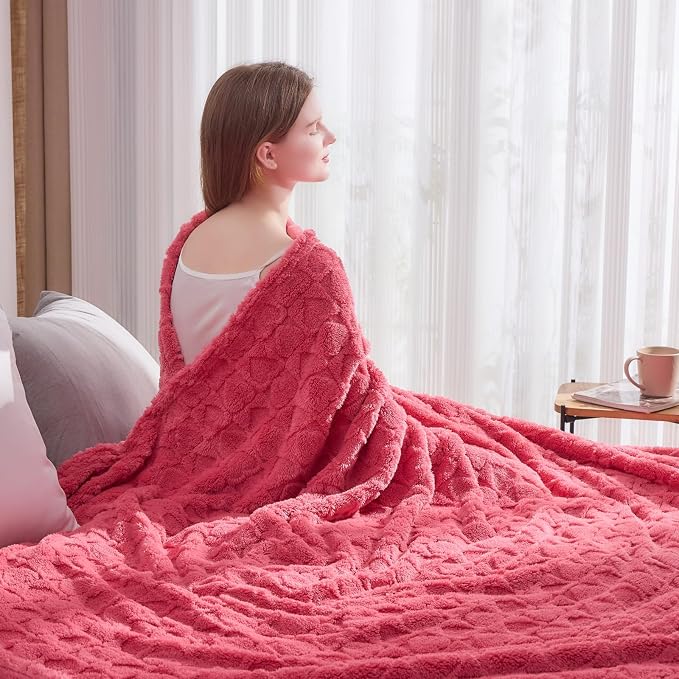 NEWCOSPLAY 3D Heart Checkered Flannel King Blanket, Coral Pink, 90"x110" | Super Soft Cute Lightweight Decorative Premium Silky Fleece Blanket for Couch Sofa Bed, Gift for Women Men, All Season Use