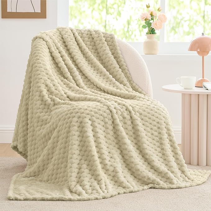 BEDELITE Almond Throw Blanket for Couch, Soft Cozy Gifts for Women, 50 * 60 | 3D Jacquard Decorative Fleece Blanket, Super Soft Plush Throws, Cute Birthday Gift for Women & Men, Suitable for All Seasons