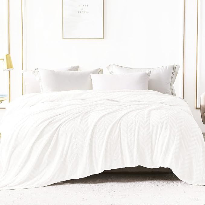 Whale Flotilla Flannel Fleece Fall Bed Blanket Queen Size, White | Lightweight Breathable Soft Bedspread, Plush Fluffy Coverlet Chevron Design Decorative Blanket for Home Life, 90x90 Inch