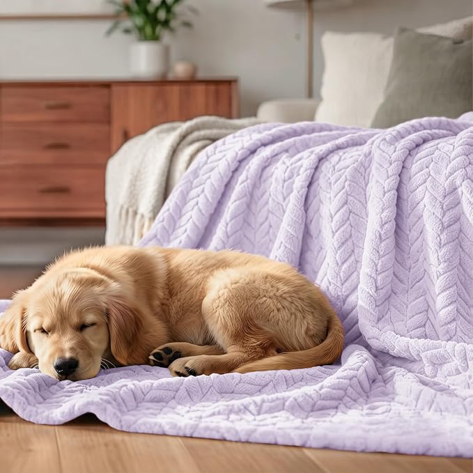 Exclusivo Mezcla Soft Fleece Bed Blanket King Size, 90”x104”, Lilac Purple | Cozy Fluffy Lightweight Blankets for Summer, Decorative Plush Flannel Throws for Living room, Bedroom with Leaves Pattern
