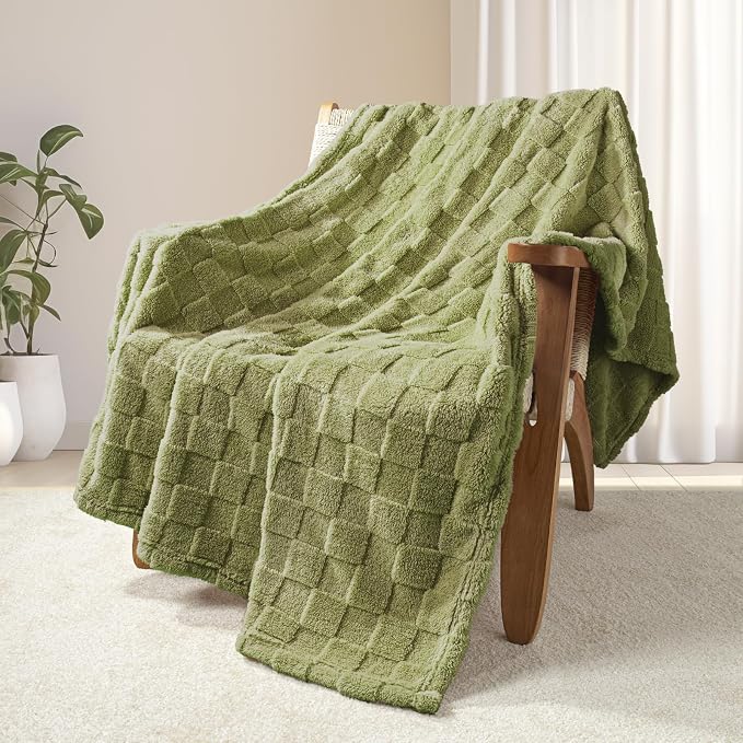 Exclusivo Mezcla 3D Checkered Fleece Throw Blanket for Couch, Olive Green | Super Soft and Cozy Fluffy Throw, Lightweight and Breathable, Cute Fuzzy Blanket for Sofa, Home Decor, All Season, 50"x60"
