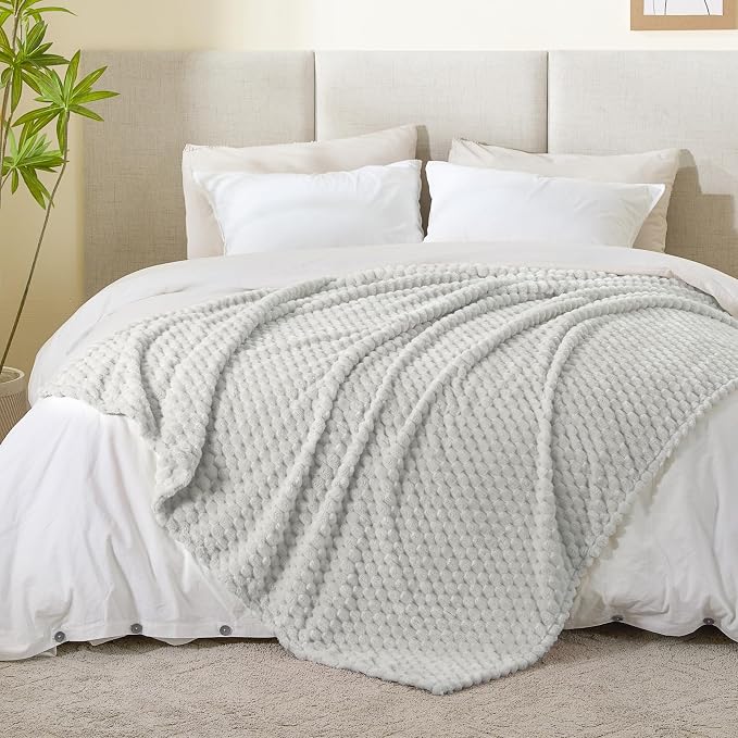 BEDELITE Light Grey Throw Blanket for Couch, Soft Gifts for Women, 50 * 60 | 3D Jacquard Decorative Fleece Blanket, Super Soft Plush Throws, Cute Birthday Gift for Women & Men, Suitable for All Seasons