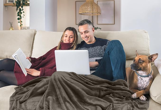 Utopia Bedding Ultra Soft Fleece Bed Blanket King Size Brown (90x102 Inch) | Microfiber Plush Warm Lightweight Breathable Cozy Blanket Anti-Static, All Season Use, Gift for Women and Men