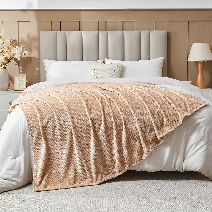 NEWCOSPLAY Fleece Leaves Pattern Queen Blanket, Brown, 90"x90" | Super Soft Throw Blanket, Lightweight Cozy Bed Sofa Blanket, Premium Silky Flannel Fleece, Travel Blanket for All Season Use