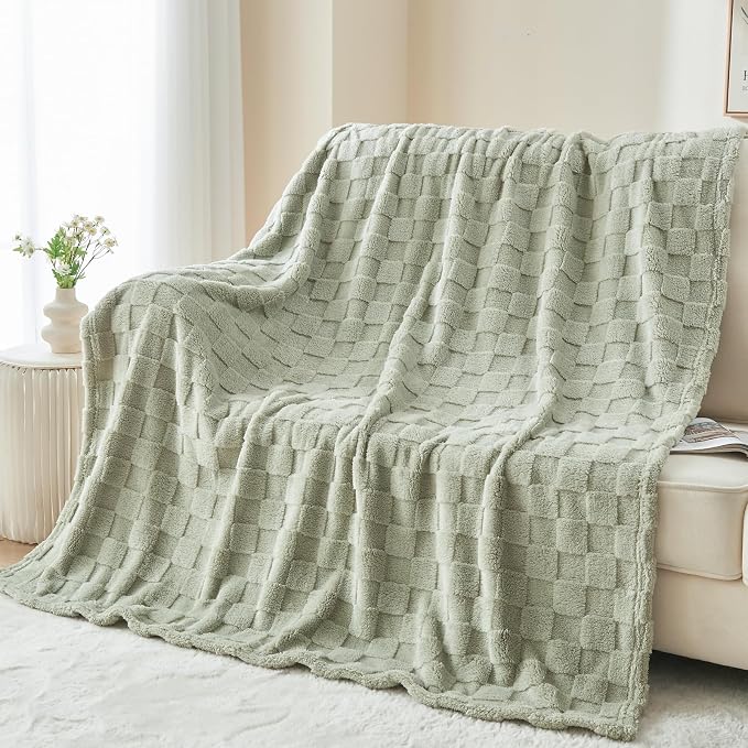 NEWCOSPLAY 3D Checkered Flannel Throw Blanket, Sage Green, 50"x70" | Super Soft Cute Lightweight Decorative Premium Silky Fleece Blanket for Couch Sofa Bed, Gift for Women Men, All Season Use