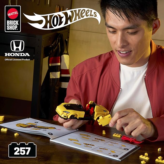 Mattel Brick Shop Hot Wheels Speed Series Building Set, '07 Honda S2000 with 257 Pieces, Realistic Details and Custom Decals, Adult Collectors and Kids Ages 10+