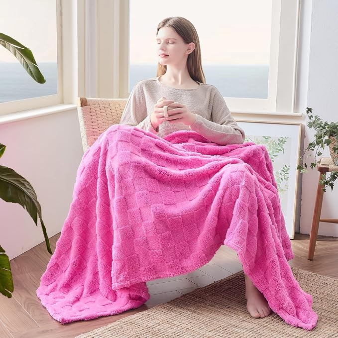 NEWCOSPLAY 3D Checkered Flannel King Blanket, Hot Pink Checkered, 90"x110" | Super Soft Cute Lightweight Decorative Premium Silky Fleece Blanket for Couch Sofa Bed, Gift for Women Men, All Season Use