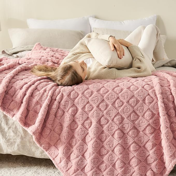 NEWCOSPLAY 3D Heart Checkered Flannel Twin Blanket, Pink Heart, 60"x80" | Super Soft Cute Lightweight Decorative Premium Silky Fleece Blanket for Couch Sofa Bed, Gift for Women Men, All Season Use