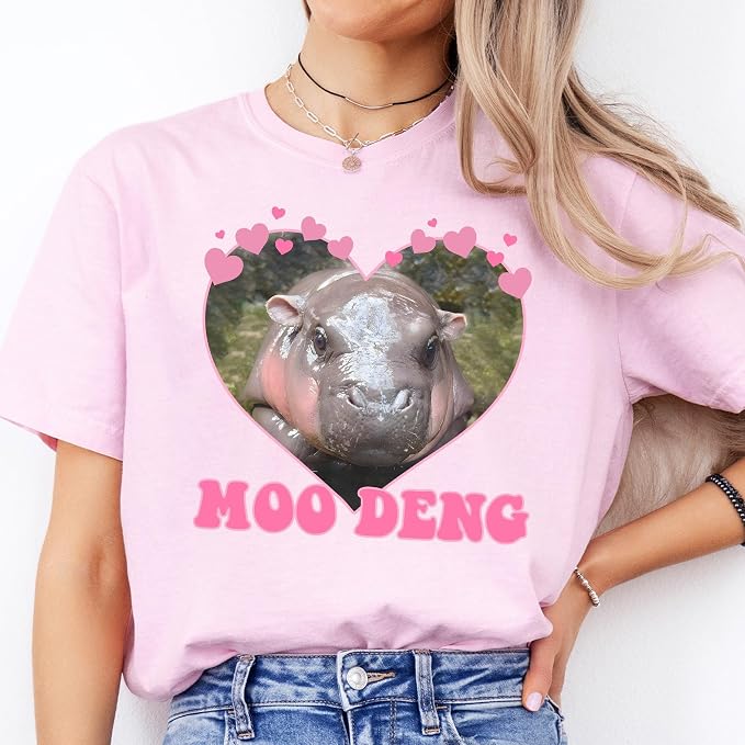 YOUNG GREEN Moo Deng Cute Sweatshirt Moo Deng Bouncy Pig T-Shirt The Cute Baby Hippo Sweatshirt Gift For Womens