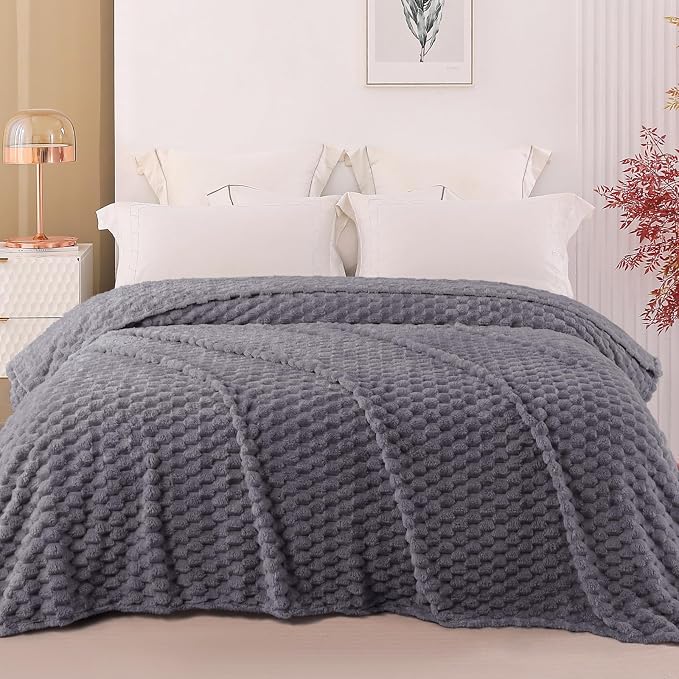 Exclusivo Mezcla 3D Fleece King Size Blanket for Bed, Dark Grey | Extra Soft Fuzzy Plush Lightweight Bed Blankets, Cozy Fluffy Decorative Blankets for All Seasons, 90x104 Inches