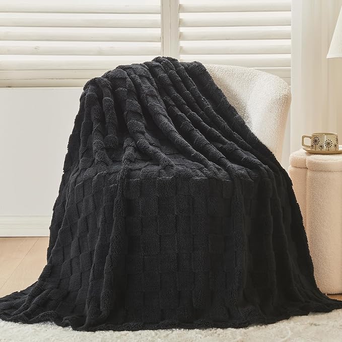 NEWCOSPLAY 3D Checkered Flannel Throw Blanket, Black Checkered, 50"x70" | Super Soft Cute Lightweight Decorative Premium Silky Fleece Blanket for Couch Sofa Bed, Gift for Women Men, All Season Use
