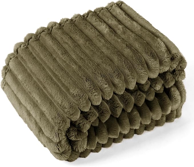 EXQ Home King Size Blanket for Bed or Couch - 3D Stripe Jacquard Decorative Fleece Blankets - Cozy Soft Lightweight Fuzzy Flannel Blanket Suitable for All Seasons(90"×108",Dark Green)