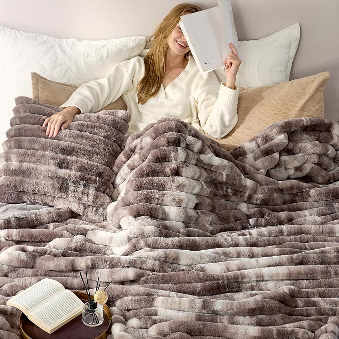 Cozy Bliss Faux Fur Throw Blanket for Couch, Cozy Warm Plush Striped Blanket for Sofa Bedroom Living Room, 90 * 90 Inches Tie-dye Grey