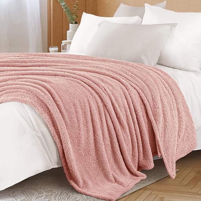 Exclusivo Mezcla Fleece Bed Blankets King Size for Bed, 90" x 104" | Super Soft and Cozy Fluffy Blanket for Women, Lightweight and Fuzzy Large Blanket for Bedroom , All Season, Pink
