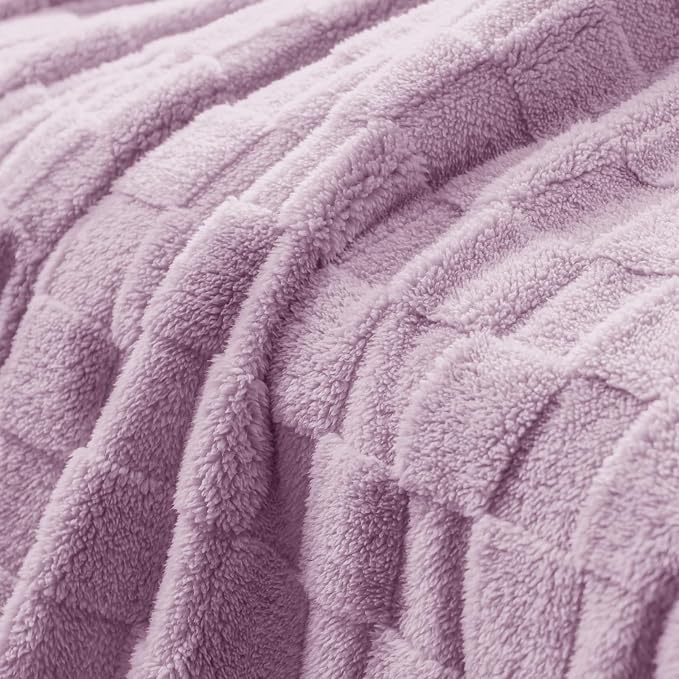 Exclusivo Mezcla 3D Checkered Fleece Queen Blanket for Bed, Light Purple | Super Soft and Cozy Fluffy Blanket, Lightweight, Breathable, Decorative Blanket for Living Room, Bedroom, All Season, 90"x90"