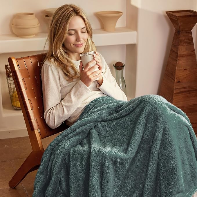 Exclusivo Mezcla Fuzzy Plush Fleece Bed Blanket King Size, Celadon | 104x90 Inches, Super Soft and Cozy Bed Blanket, Fluffy Decorative Bedding for Livingroom, Bedroom, All Season