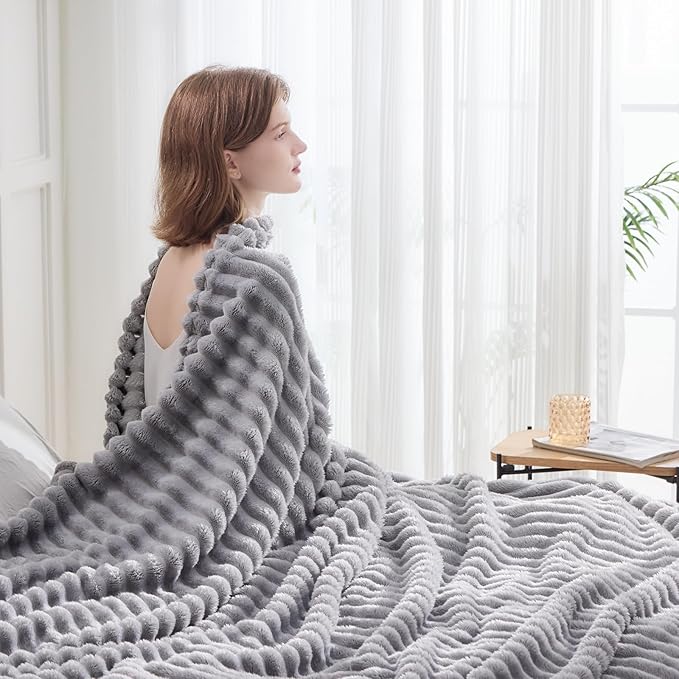 NEWCOSPLAY Super Soft Throw Blanket Light Grey Premium Silky Flannel Fleece 3D Ribbed Jacquard Lightweight Bed Blanket All Season Use (Light Grey Ribbed, Throw(50"x60"))