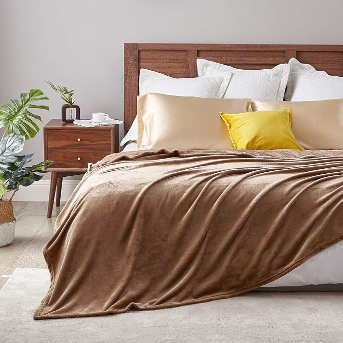 Hansleep Throw XL Camel Fleece Blanket, Soft Flannel Bed Blanket | Fuzzy Cozy Blanket 50x70 Inches, Multi-use for Bed, Sofa, Couch, Travel, Camping, All Season Warm Lightweight Cover