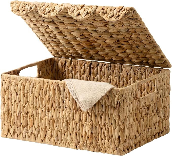 StorageWorks Scalloped Wicker Basket with Lid, Woven Water Hyacinth Basket | Rattan Storage Baskets with Scalloped Edge, Basket with Lid Decorative Storage, Woven Wicker Basket for Living Room, Bedroom