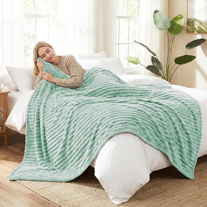 HIMEET Sage Green King Blanket for Bed, 300GSM Ribbed Fleece, 108 x 90 in | Ultra Soft Flannel, All-Season Lightweight Warmth, Generous Bed Coverage & Home Decor, Gift for Men & Women, Machine Washable