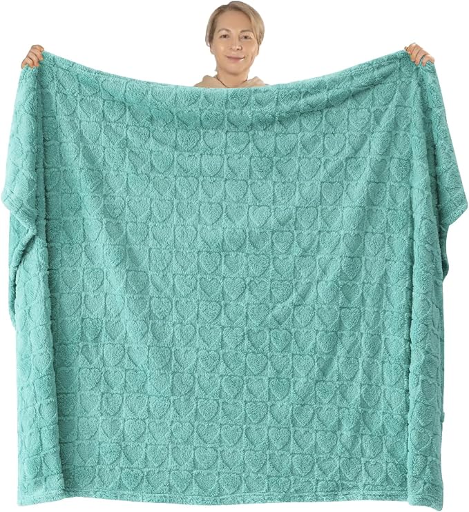 NEWCOSPLAY 3D Heart Checkered Flannel Throw Blanket, Sage Green, 50"x70" | Super Soft Cute Lightweight Decorative Premium Silky Fleece Blanket for Couch Sofa Bed, Gift for Women Men, All Season Use