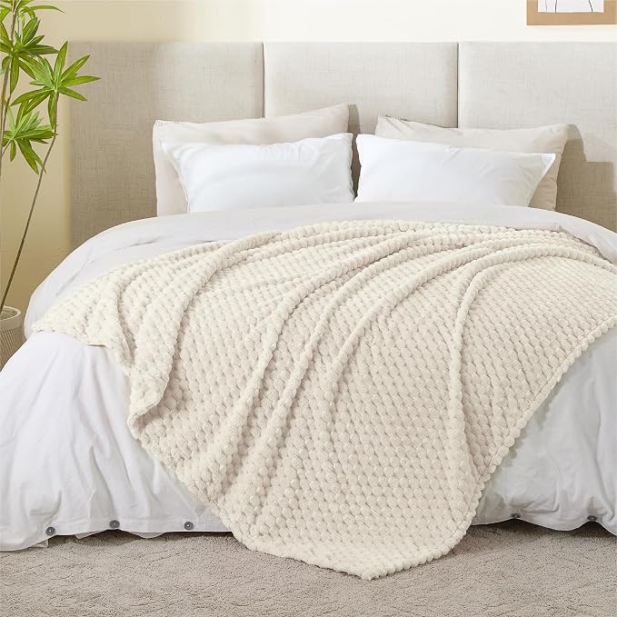 BEDELITE Cream Throw Blanket for Couch, Soft Cozy Gifts for Women, 50 * 60 | 3D Jacquard Decorative Fleece Blanket, Super Soft Plush Throws, Cute Birthday Gift for Women & Men, Suitable for All Seasons