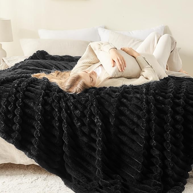 NEWCOSPLAY Super Soft Queen Blanket Black Premium Silky Flannel Fleece 3D Ribbed Jacquard Lightweight Bed Blanket All Season Use (Black Ribbed, Queen(90"x90"))