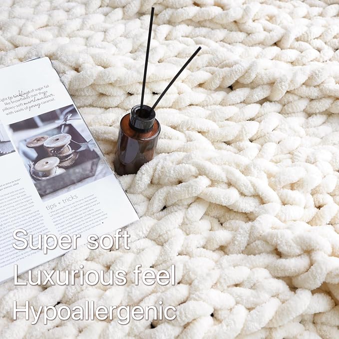 Maetoow Chenille Chunky Knit Blanket Throw （40×50 Inch）, Handmade Warm & Cozy Blanket Couch, Bed, Home Decor, Soft Breathable Fleece Banket, Christmas Thick and Giant Yarn Throws，Cream