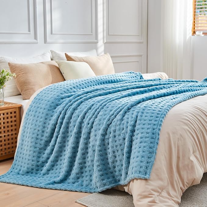 NEWCOSPLAY 3D Waffle Checkered Flannel King Blanket, Blue, 90"x110" | Super Soft Cute Lightweight Decorative Premium Silky Fleece Blanket for Couch Sofa Bed, Gift for Women Men, All Season Use