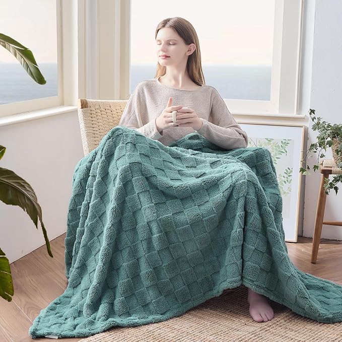 NEWCOSPLAY 3D Checkered Flannel Twin Blanket, Light Teal, 60"x80" | Super Soft Cute Lightweight Decorative Premium Silky Fleece Blanket for Couch Sofa Bed, Gift for Women Men, All Season Use