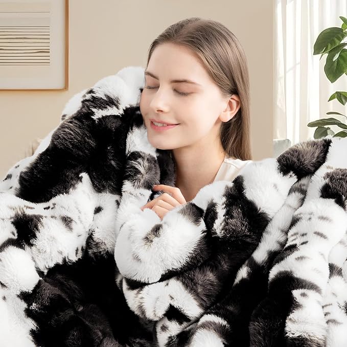 Cow Print Blanket for Couch, Faux Fur Throw Blanket, Super Heavy Warm Cozy Blankets for Bed Sofa, Bubble Plush Fuzzy Soft Mink Blanket for Living Room Bedroom, Cow Black