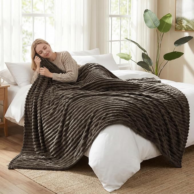 HIMEET Brown Queen Size Blanket for Bed, 300GSM Ribbed Fleece, 90 x 90 in | Ultra Soft Flannel, All-Season Lightweight Warmth, Cozy Bed Coverage & Bedroom Decor, Gift for Men & Women, Machine Washable