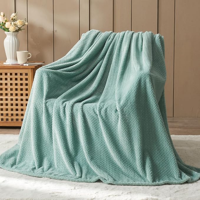 NEWCOSPLAY Fleece Leaves Pattern Twin Blanket, Mint Green, 60"x80" | Super Soft Throw Blanket, Lightweight Cozy Bed Sofa Blanket, Premium Silky Flannel Fleece, Travel Blanket for All Season Use