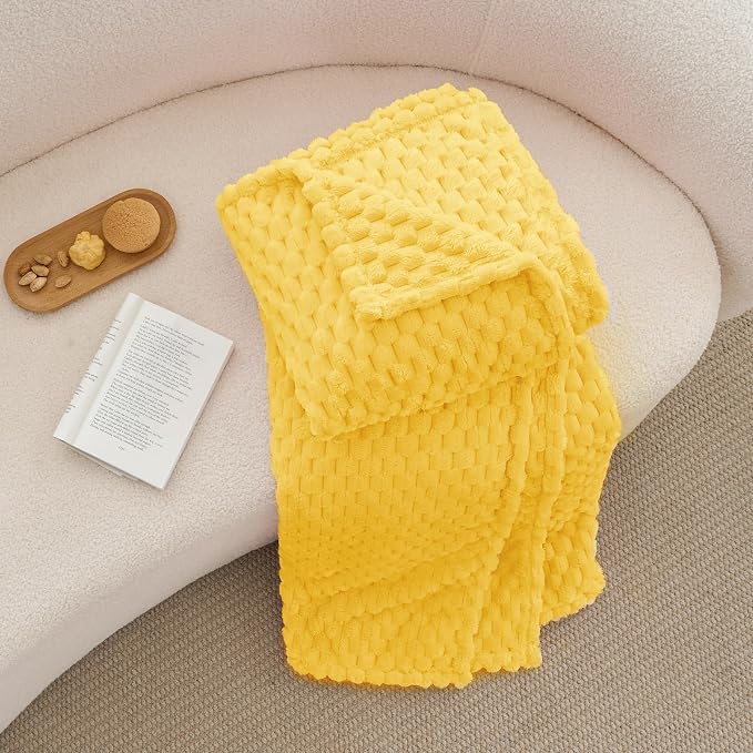 BEDELITE Light Yellow Twin Blanket for Couch, Cozy Gifts for Women, 60 * 80 | 3D Jacquard Decorative Fleece Blanket, Super Soft Plush Throws, Cute Birthday Gift for Women & Men, Suitable for All Seasons