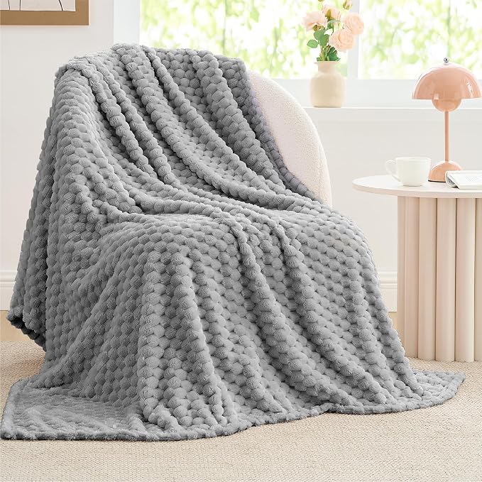 BEDELITE Grey Large Throw Blanket for Couch, Cozy Gifts for Women, 50 * 70 | 3D Jacquard Decorative Fleece Blanket, Super Soft Plush Throws, Cute Birthday Gift for Women & Men, Suitable for All Seasons
