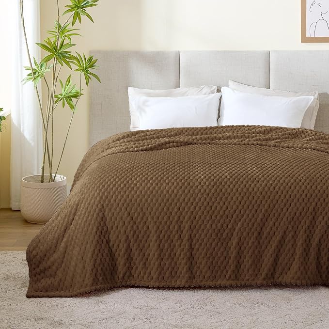 BEDELITE Brown Twin Blanket for Couch, Soft Cozy Gifts for Women, 60 * 80 | 3D Jacquard Decorative Fleece Blanket, Super Soft Plush Throws, Cute Birthday Gift for Women & Men, Suitable for All Seasons
